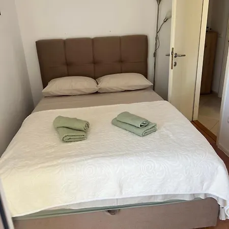 아파트 Apartman Ani