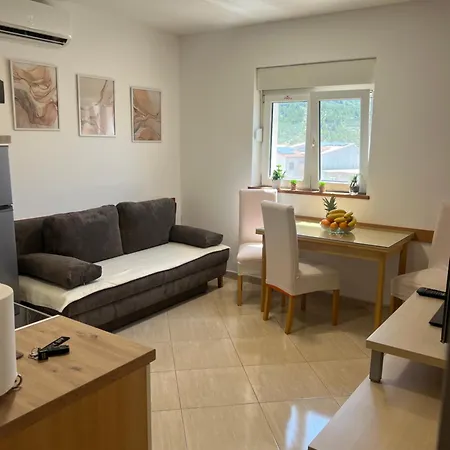 Apartman Ani * Podstrana