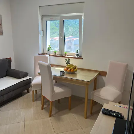 Apartman Ani *