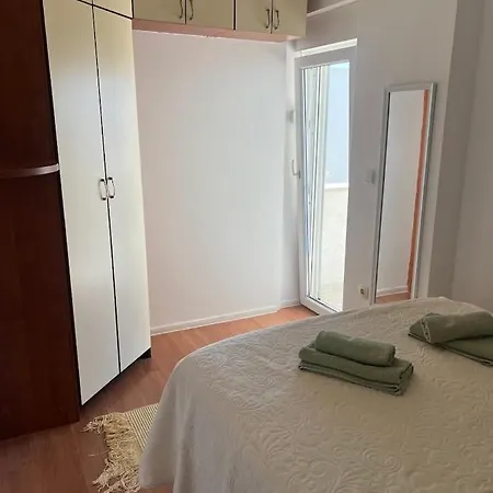 아파트 Apartman Ani